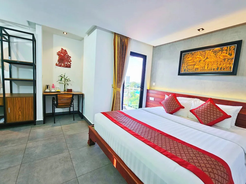 Deluxe Double room with balcony (full double bed)