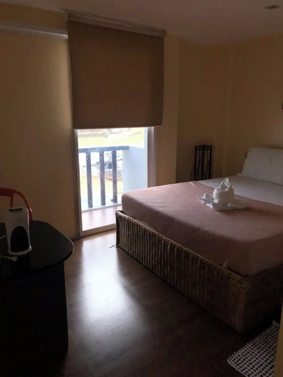 Classic Double room with balcony and with ocean view (full double bed)