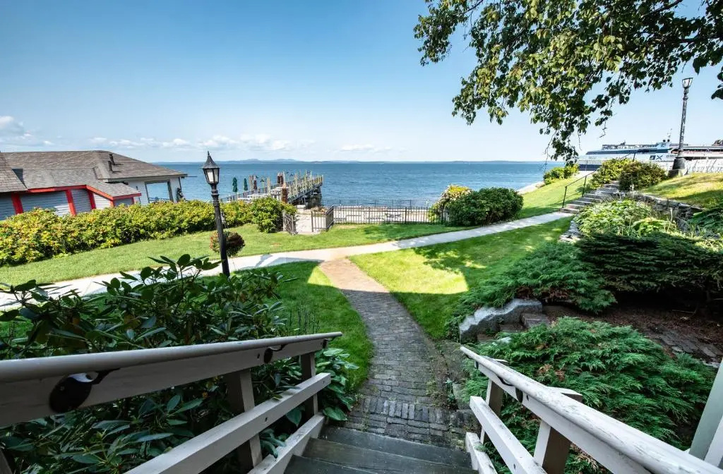 Beach & Waterfront