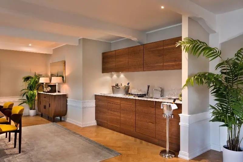 Premium Suite