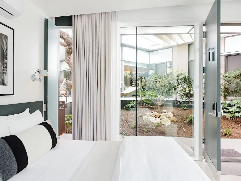 Luxury Double room with balcony (full double bed)