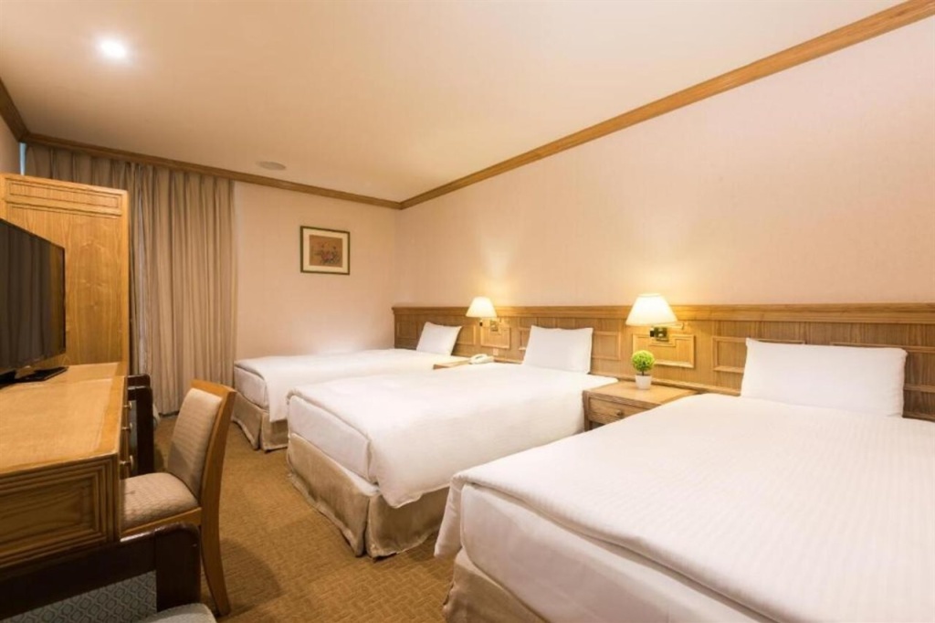 Отель Hotel Tainan в Тайнань