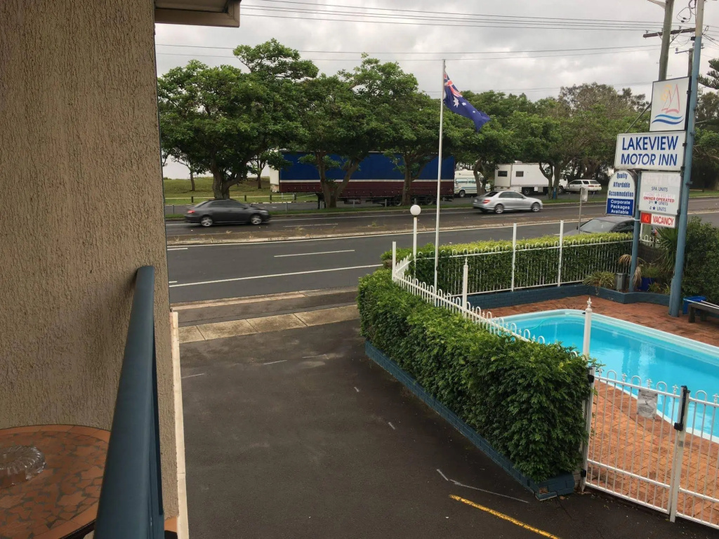 Lakeview Motor Inn