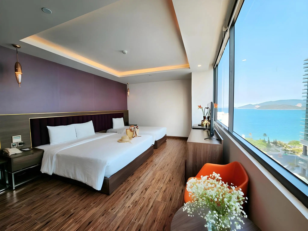 Отель V Hotel Nha Trang в Нячанге