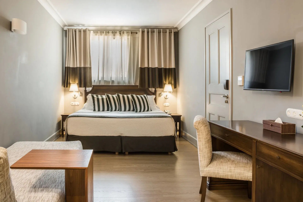 Superior Double room (full double bed)