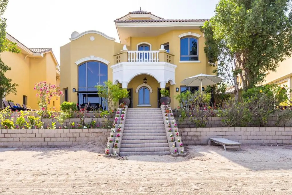Beautiful 5BR Villa with Private Pool on Palm Jumeirah by Deluxe Holiday Homes
