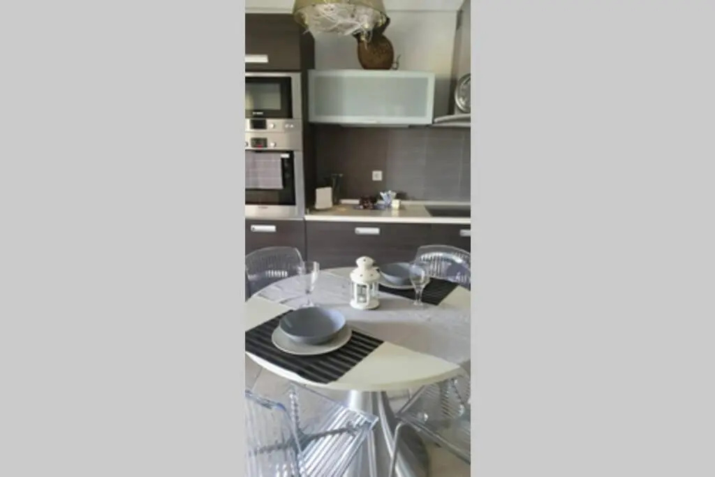 Luxury maisonette 250m from the sea