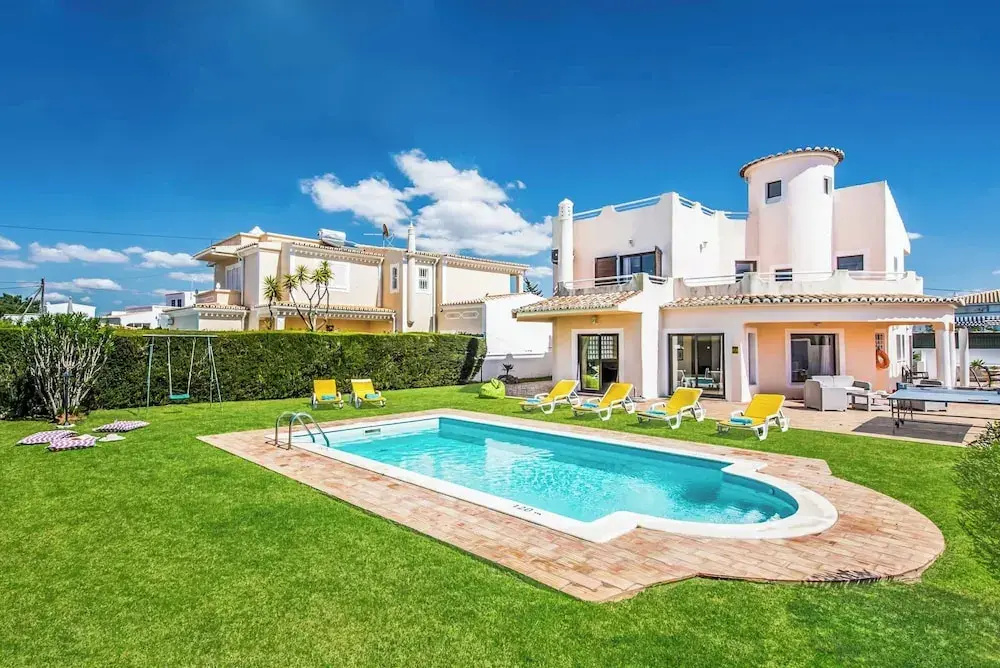 4 Bedrooms Villa with balcony
