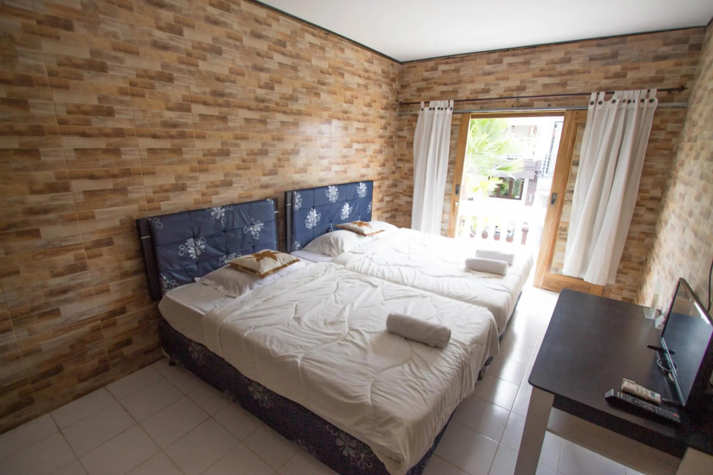 Standard Triple room with balcony