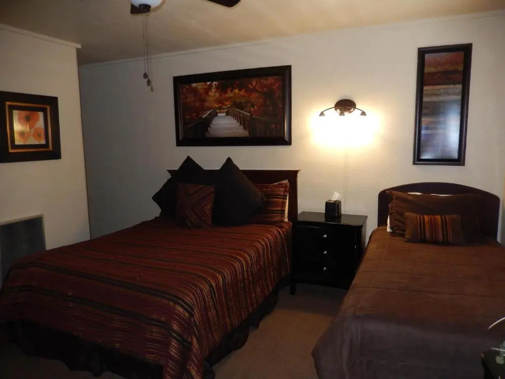 Standard Triple room