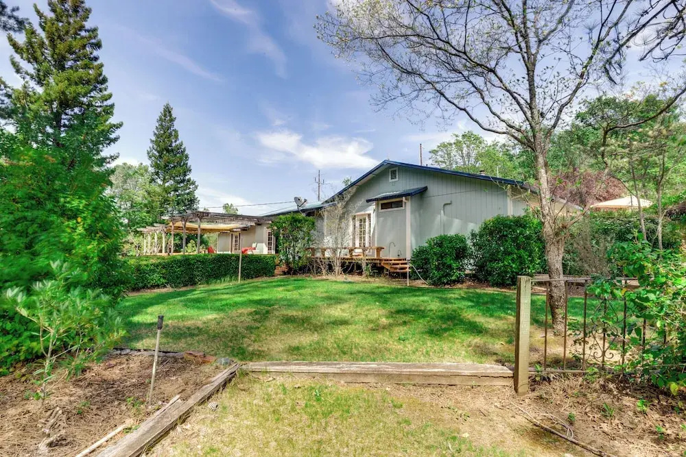 Pool & Deck: Wine Country Hideaway in Middletown!