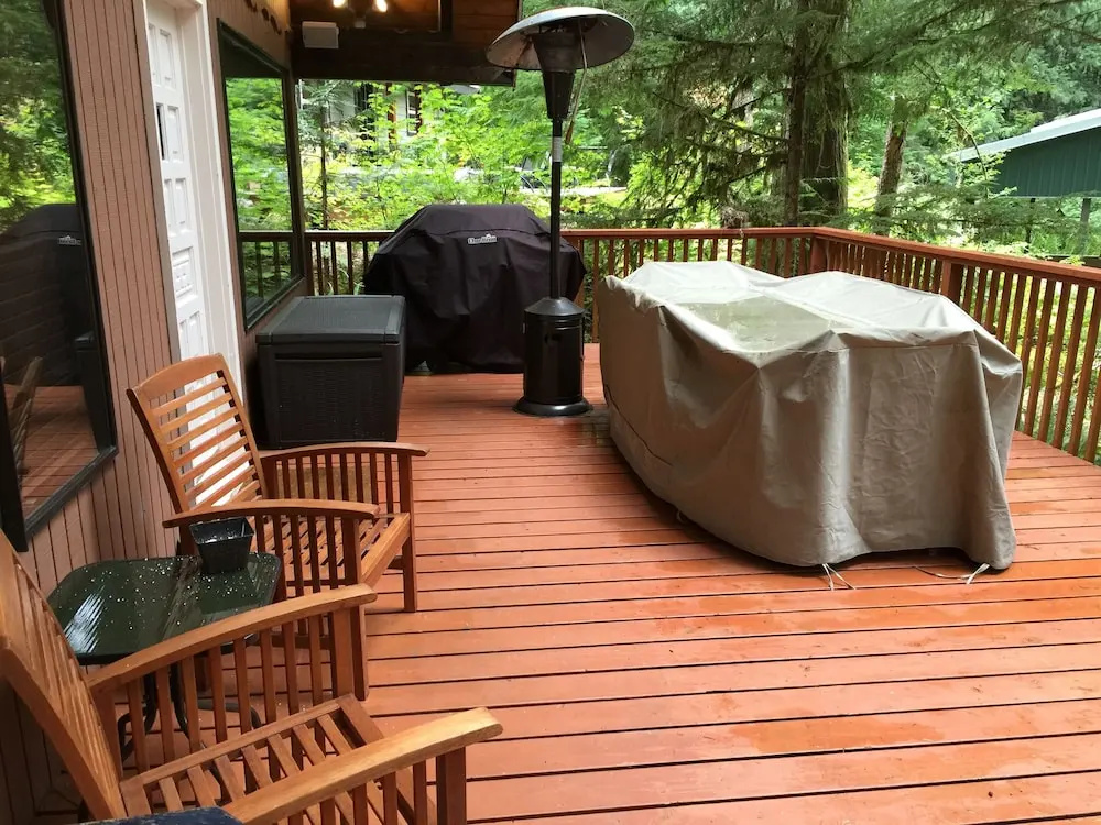Snowline Cabin #98 A pet Friendly Cabin With a Wood Stove, hot tub and Wifi!