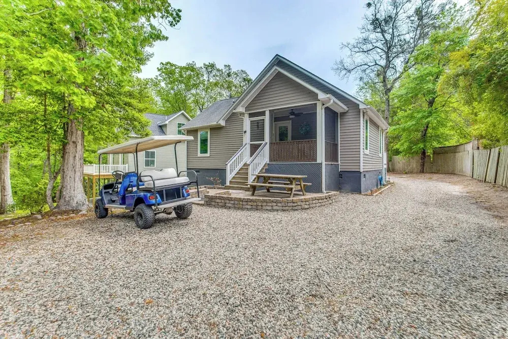 Little River Cottage with Deck