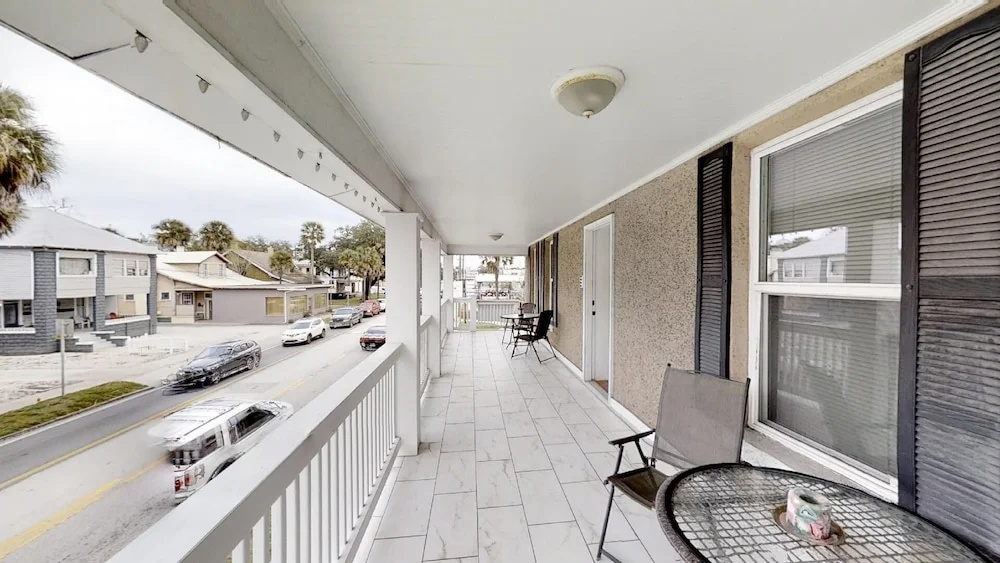 1 Bedroom - Walk to Historic Downtown Condo