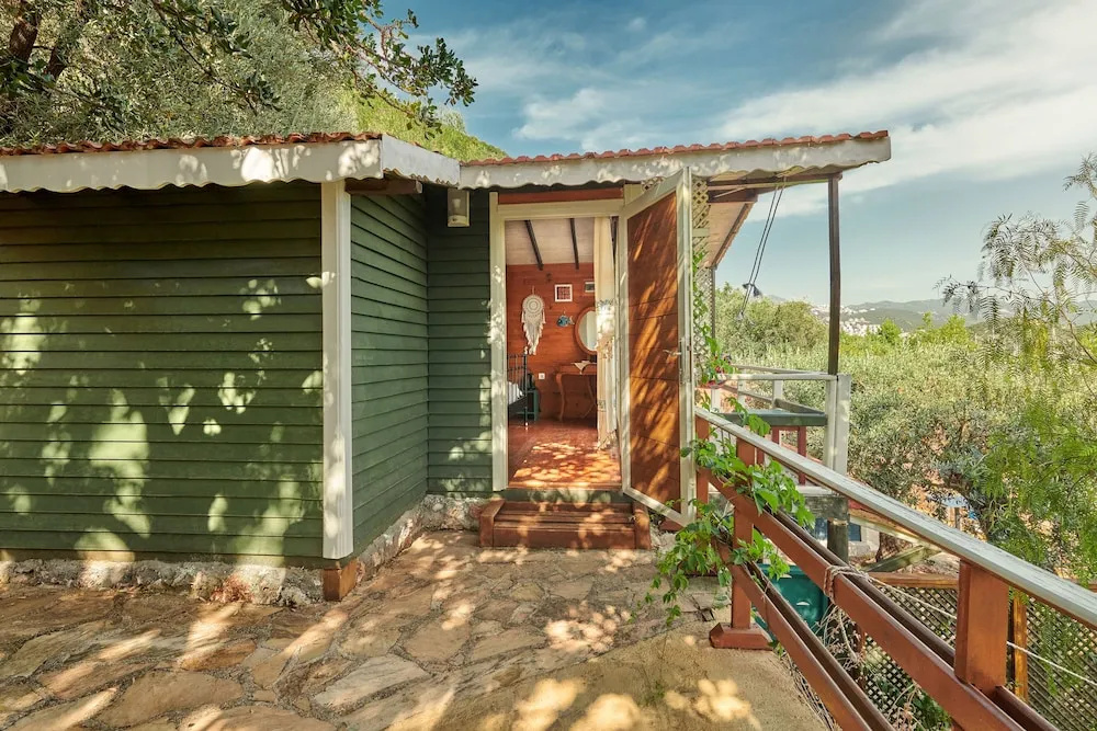 Deluxe Double Bungalow (full double bed)