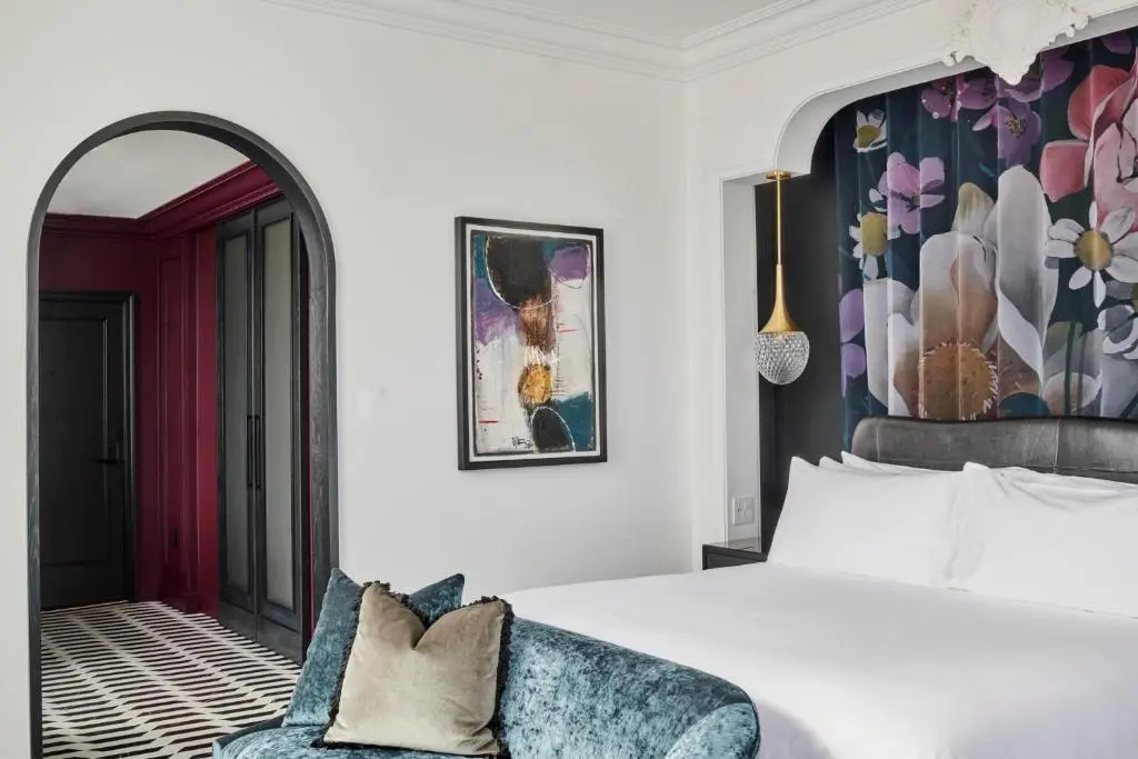 Deluxe Double room (full double bed)