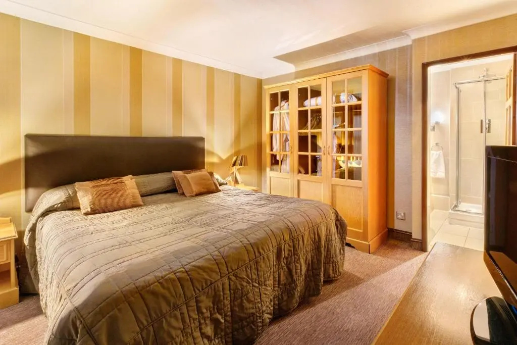 Cedar Court Huddersfield Room Type - Suite