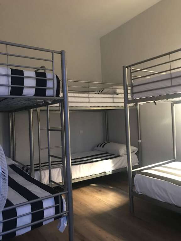 Кровать в общем номере в JMG Hostel Madrid