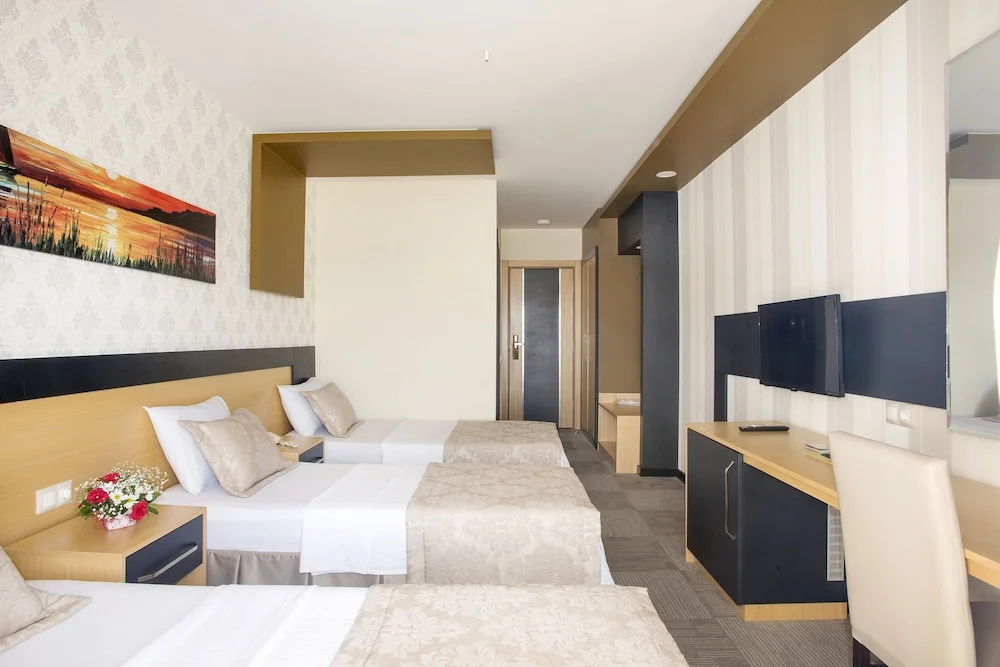 1 Bedroom Standard Triple Family room with garden view