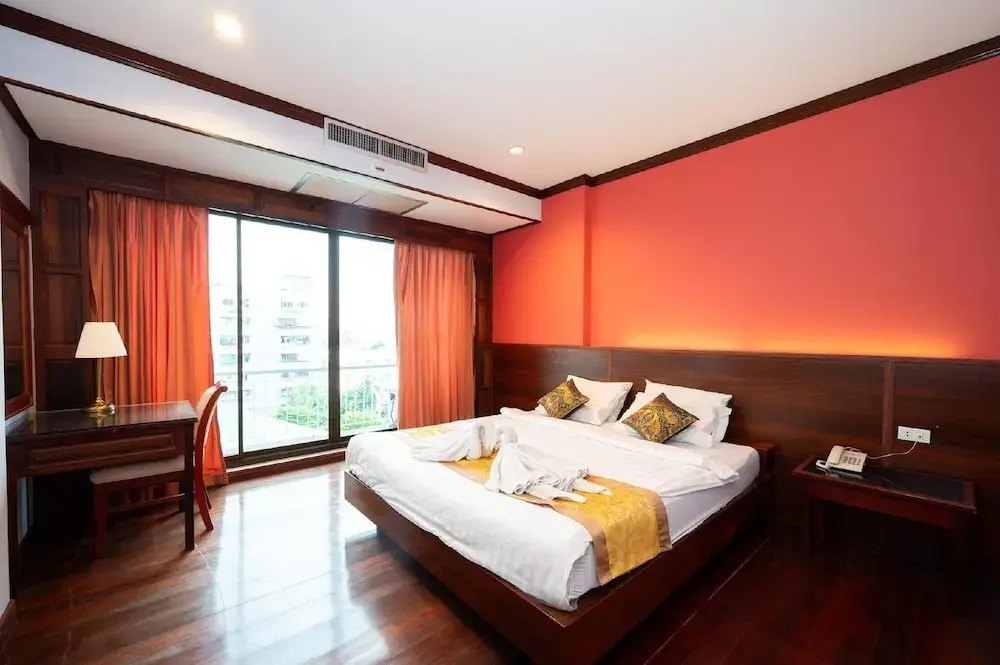 Double Suite (full double bed)