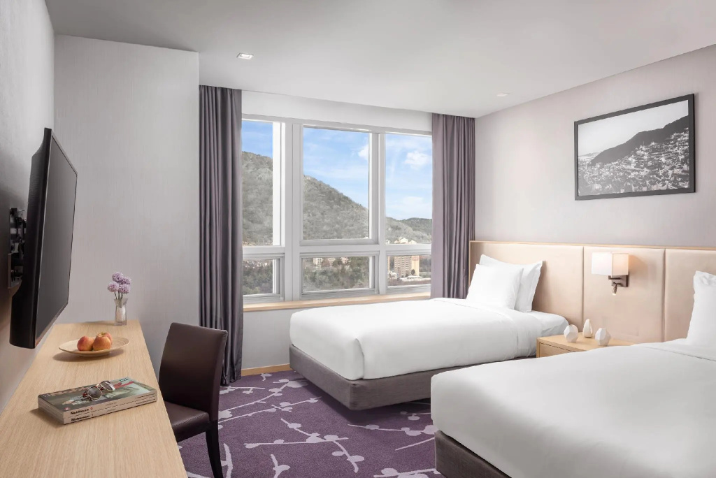 Avani Central Busan Room Type - Deluxe King Room with Mountain View