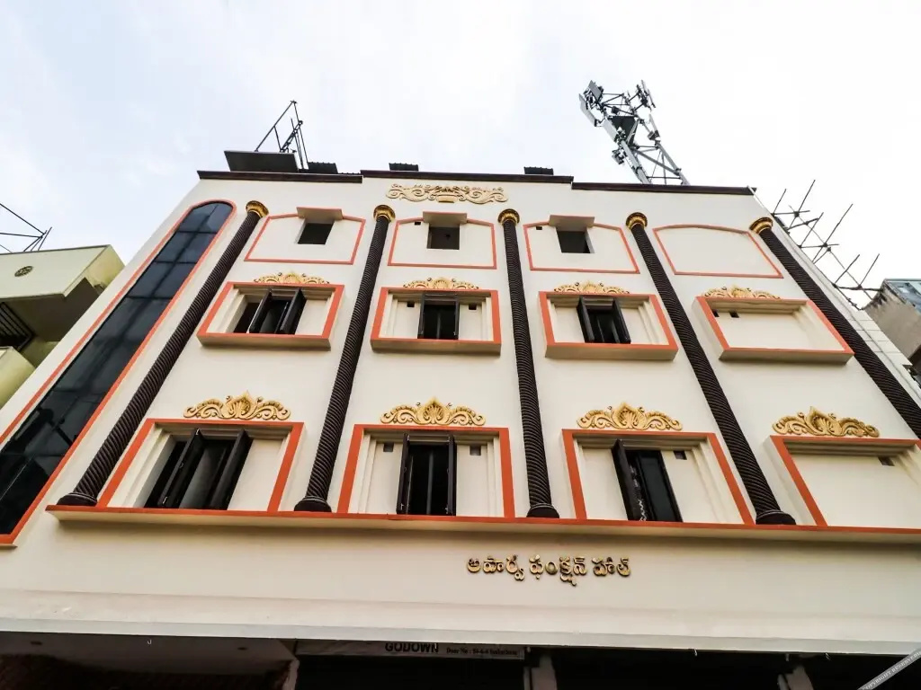 SRK Inn by OYO Rooms