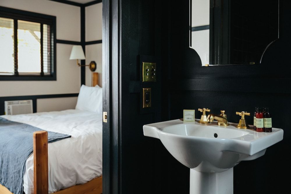 Brentwood Hotel by null Brentwood Hotel by null