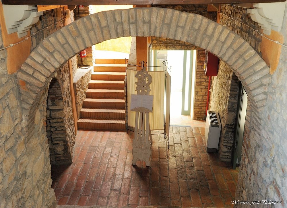 Lobby & Reception