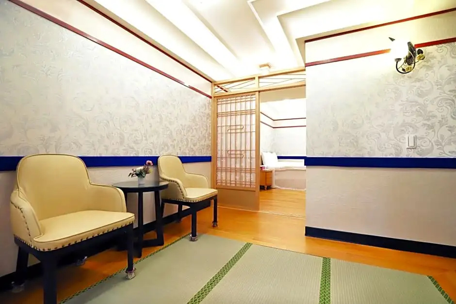 Premier room