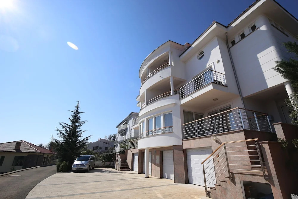 New Luxury Apartments - фото 15