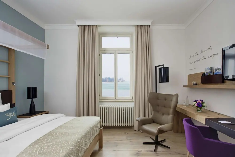 Deluxe Single room (single bed)