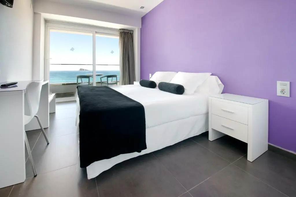 Double room with sea view (full double bed)