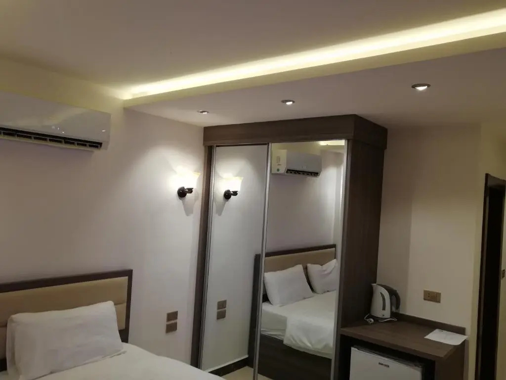 Luxury Double room (full double bed)