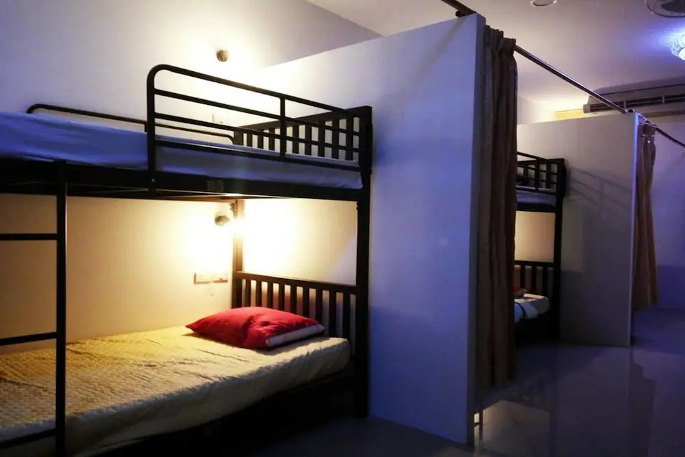 Кровать в общем номере в Samui Lakeside Hostel - Adults Only