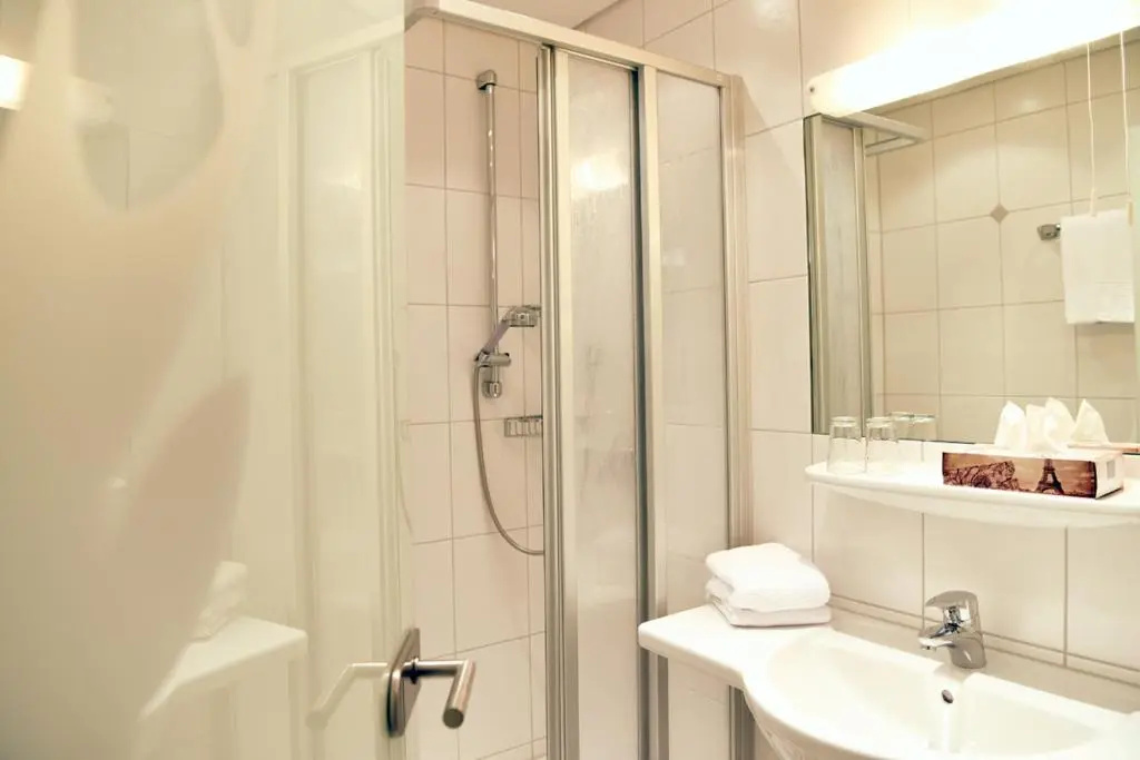 Deluxe Double room (full double bed)
