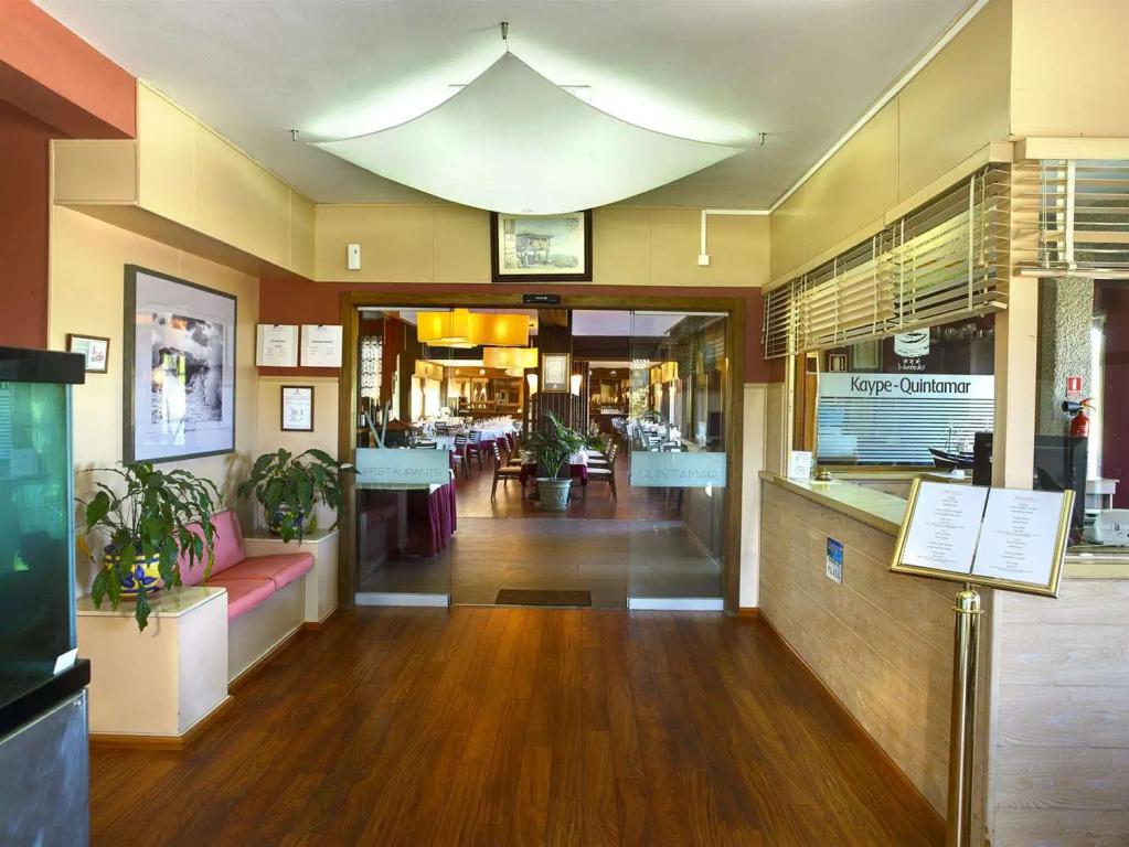Lobby & Reception