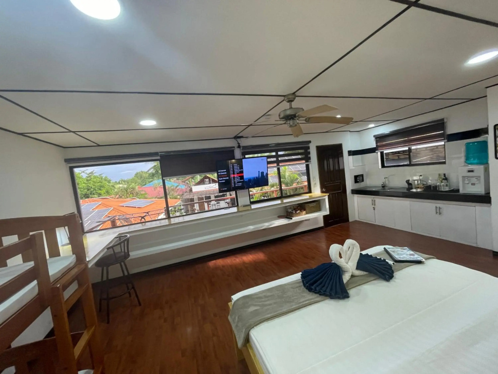 Parrot Resort Moalboal