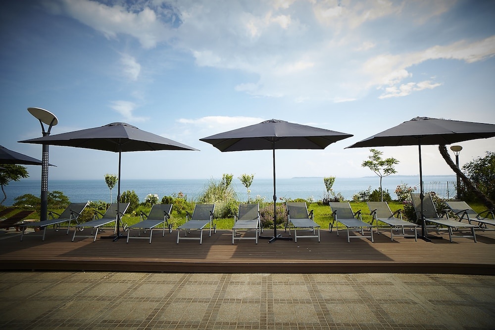 Beach & Waterfront