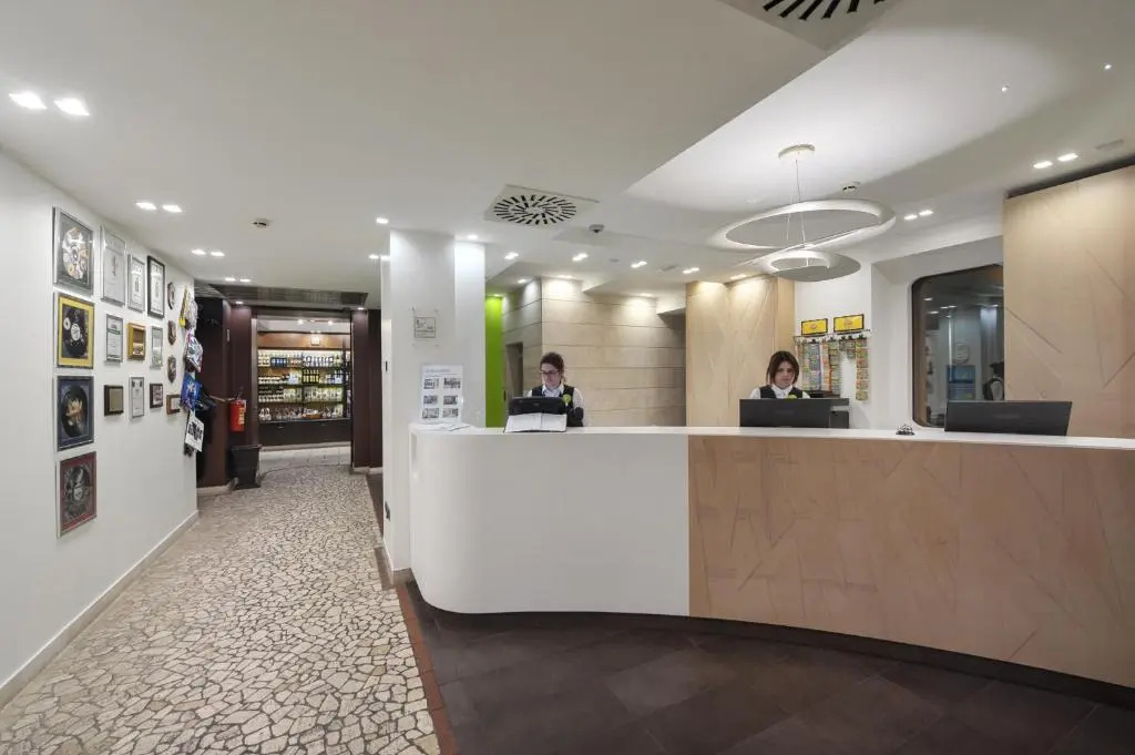Lobby & Reception