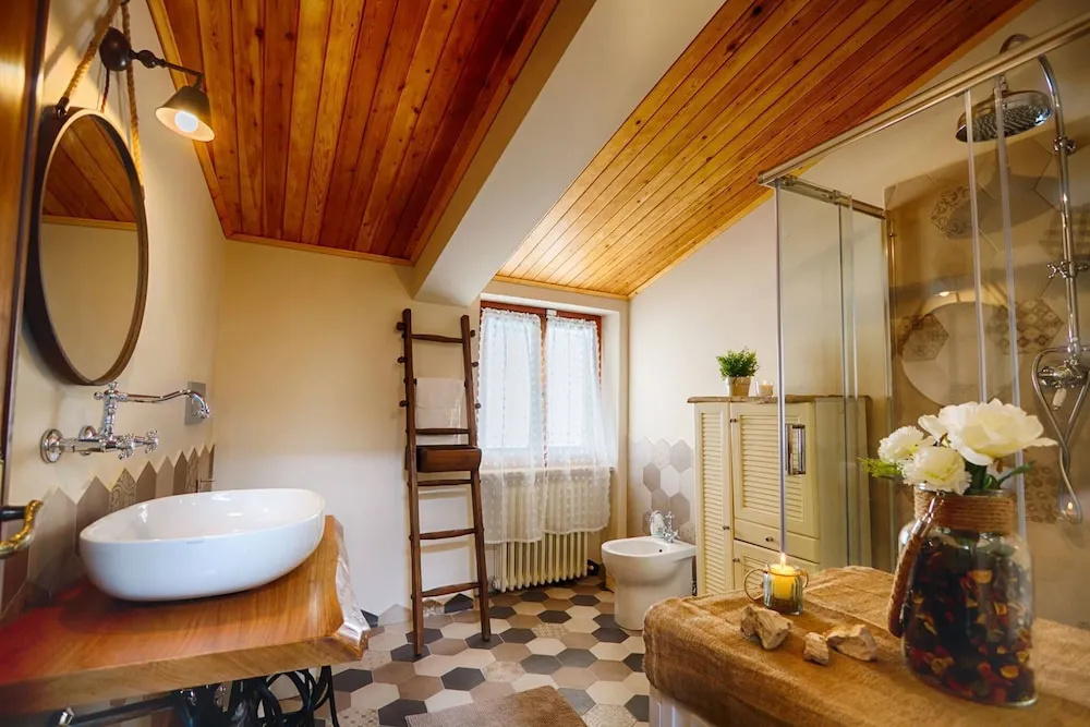 Standard Double room with balcony (full double bed)