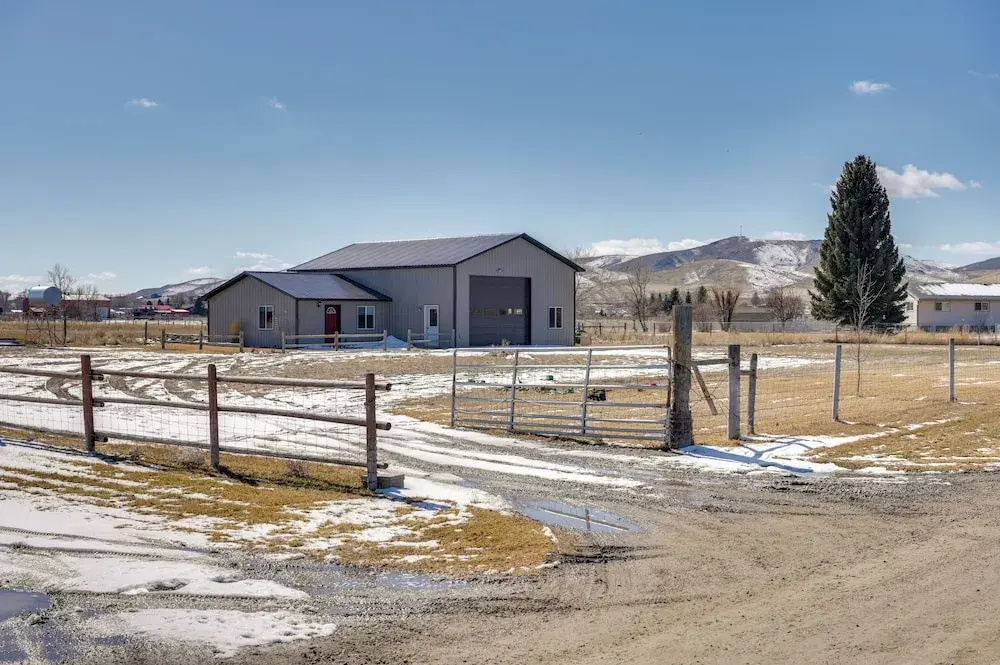 Cozy Dillon Retreat: Fireplace, Mountain Views!