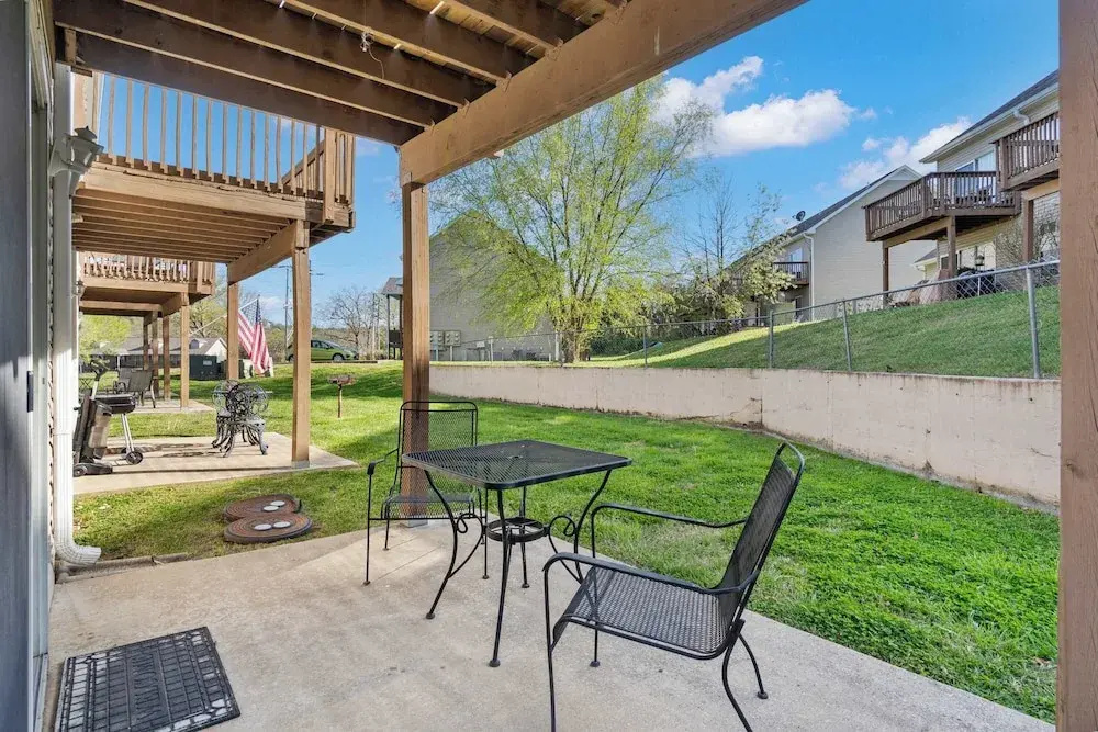 The Nautical Nook Charming Walk-in Condo for 4!