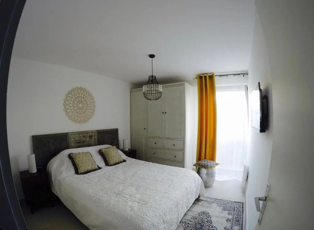 Voir la photo 3 — Nouvelle annonce : Appartement rénové de 66m2 pleine vue mer!