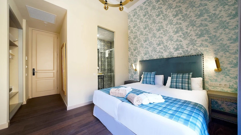 Standard Double room with city view (full double bed)