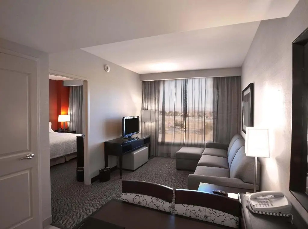 Embassy Suites Palmdale - Chambres