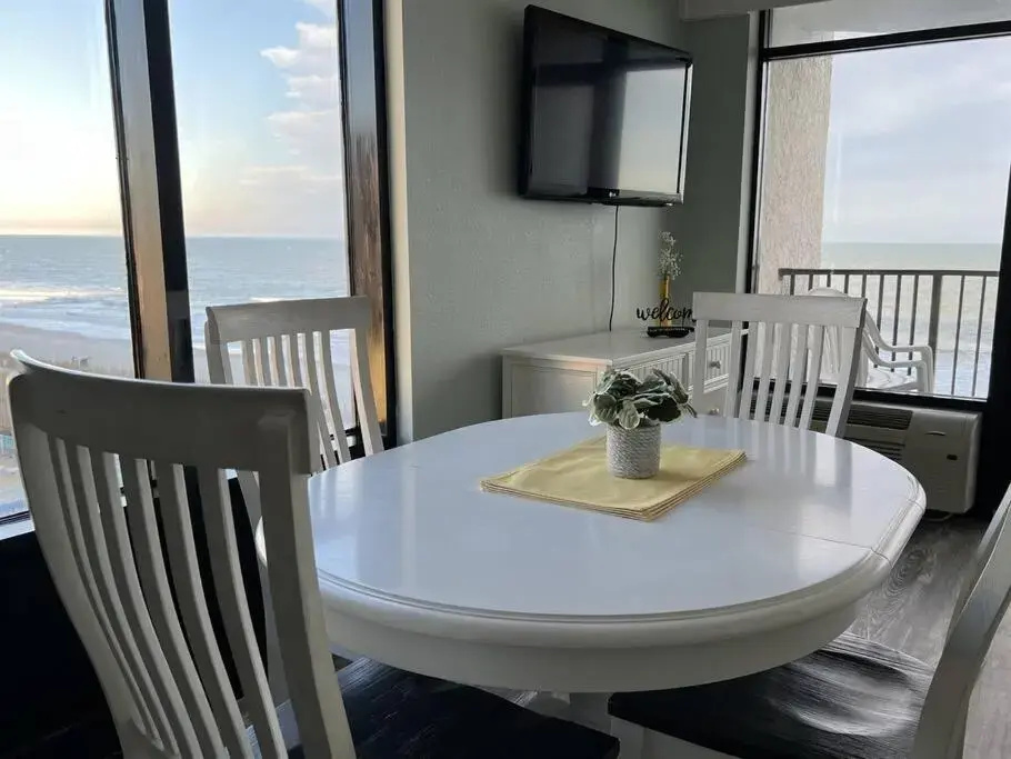 *OCEANFRONT FRESH RENO*KING Bed*Pool*Hot Tub*Approved Dogs*W54