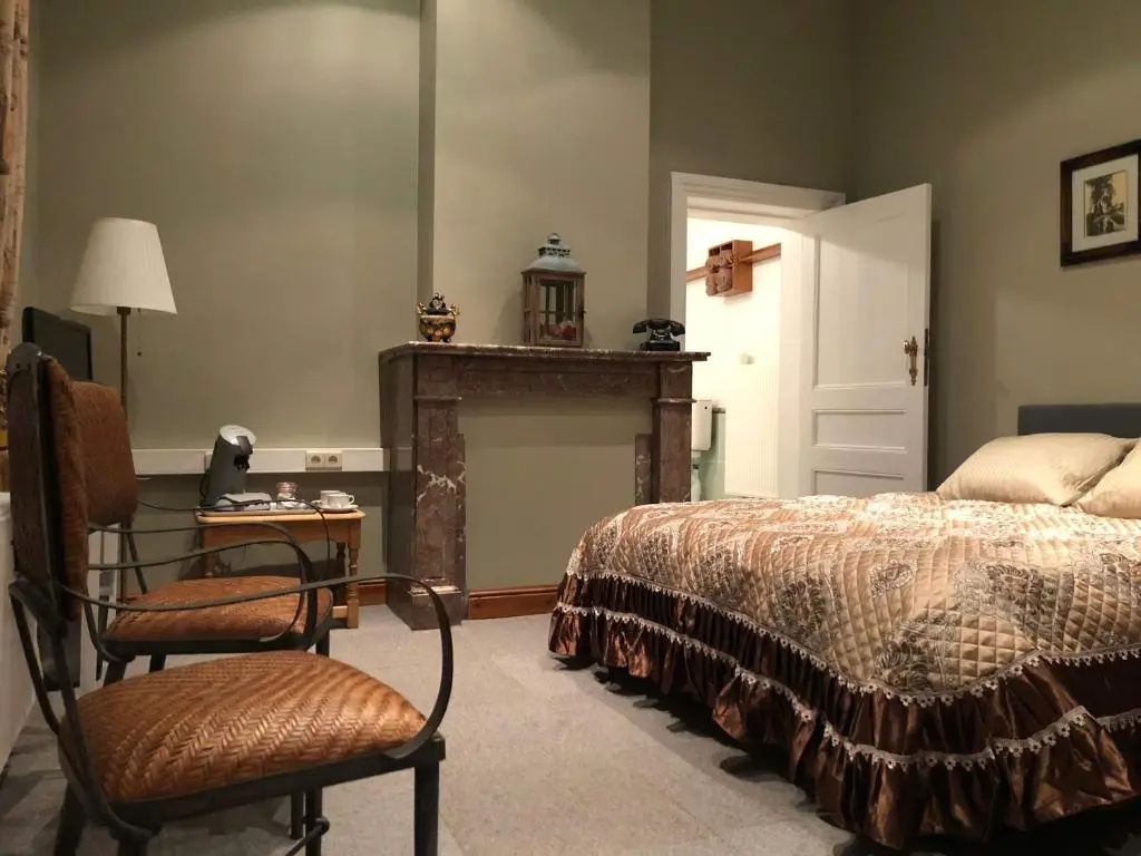 Deluxe Double room (full double bed)