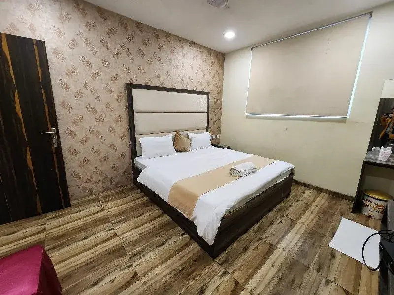 Executive Double room (full double bed)