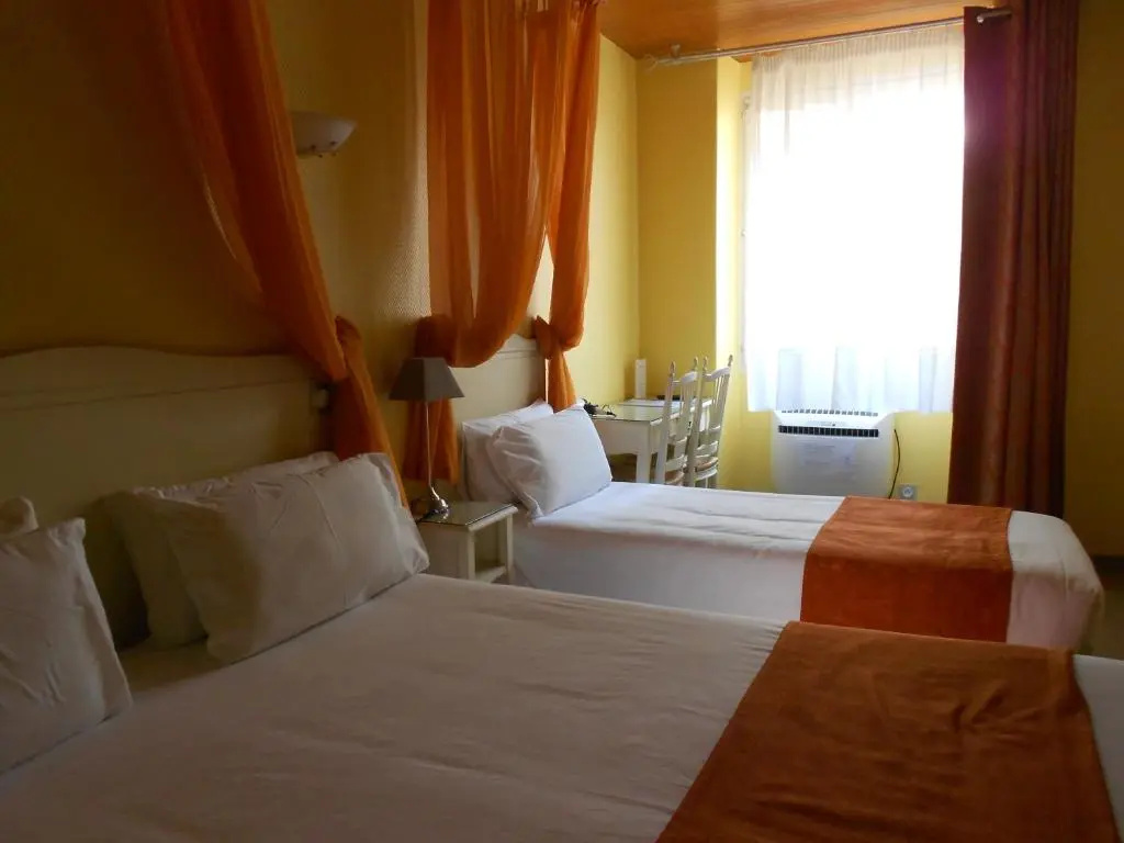 Standard Triple room