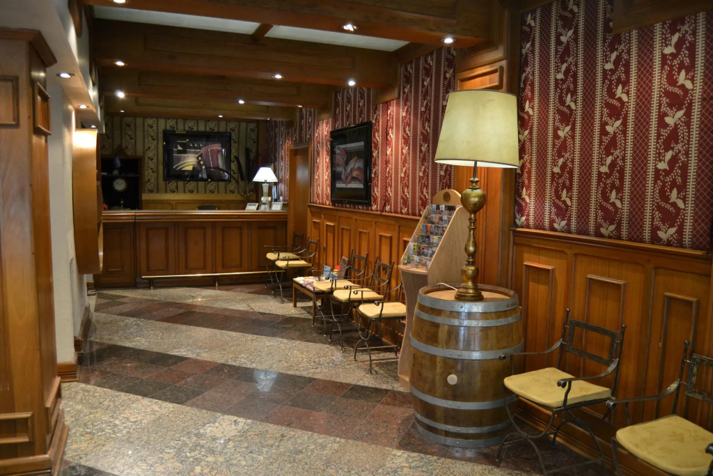 Lobby & Reception